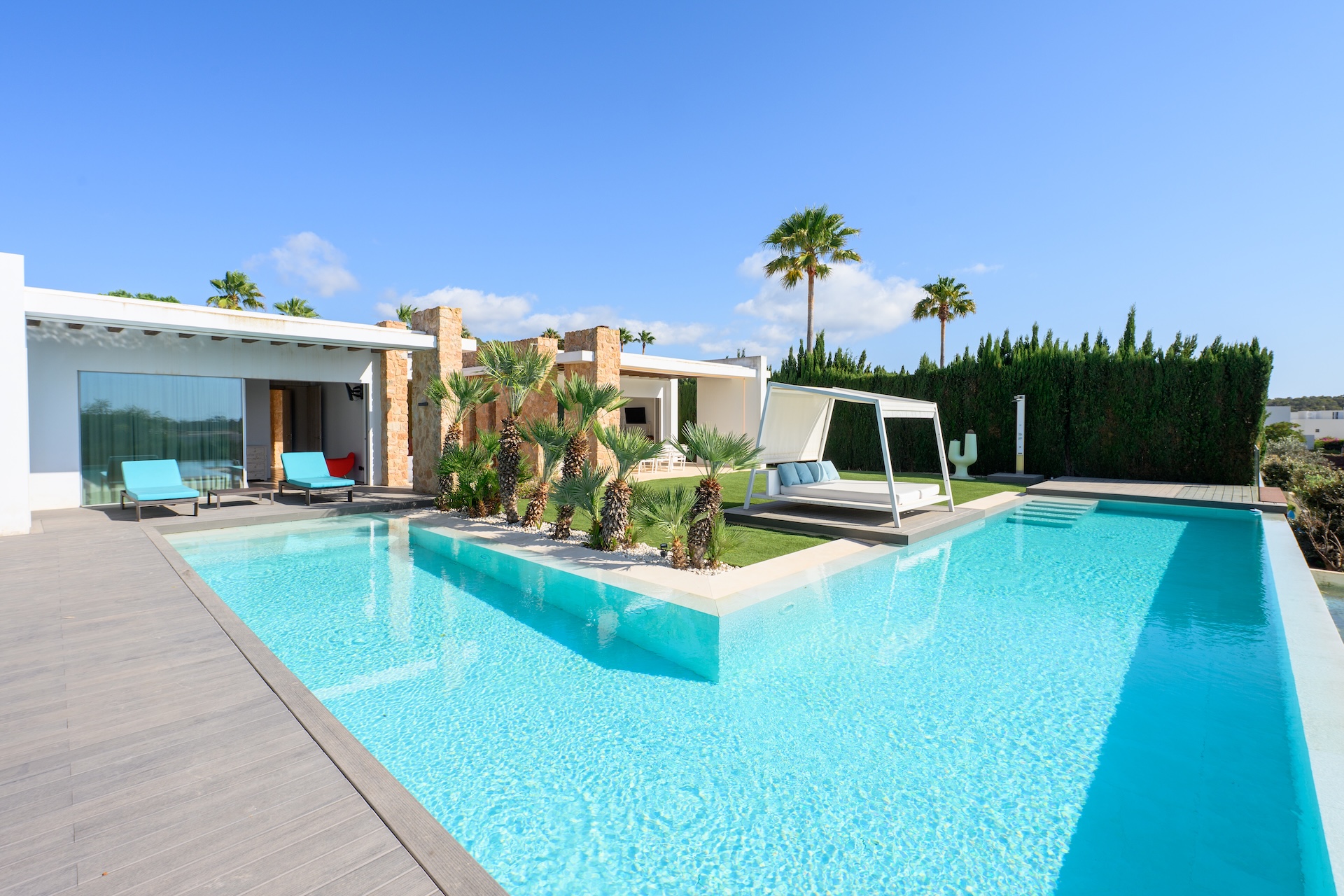 Resa Estates te koop sale Cala Comte villa pooll.jpg